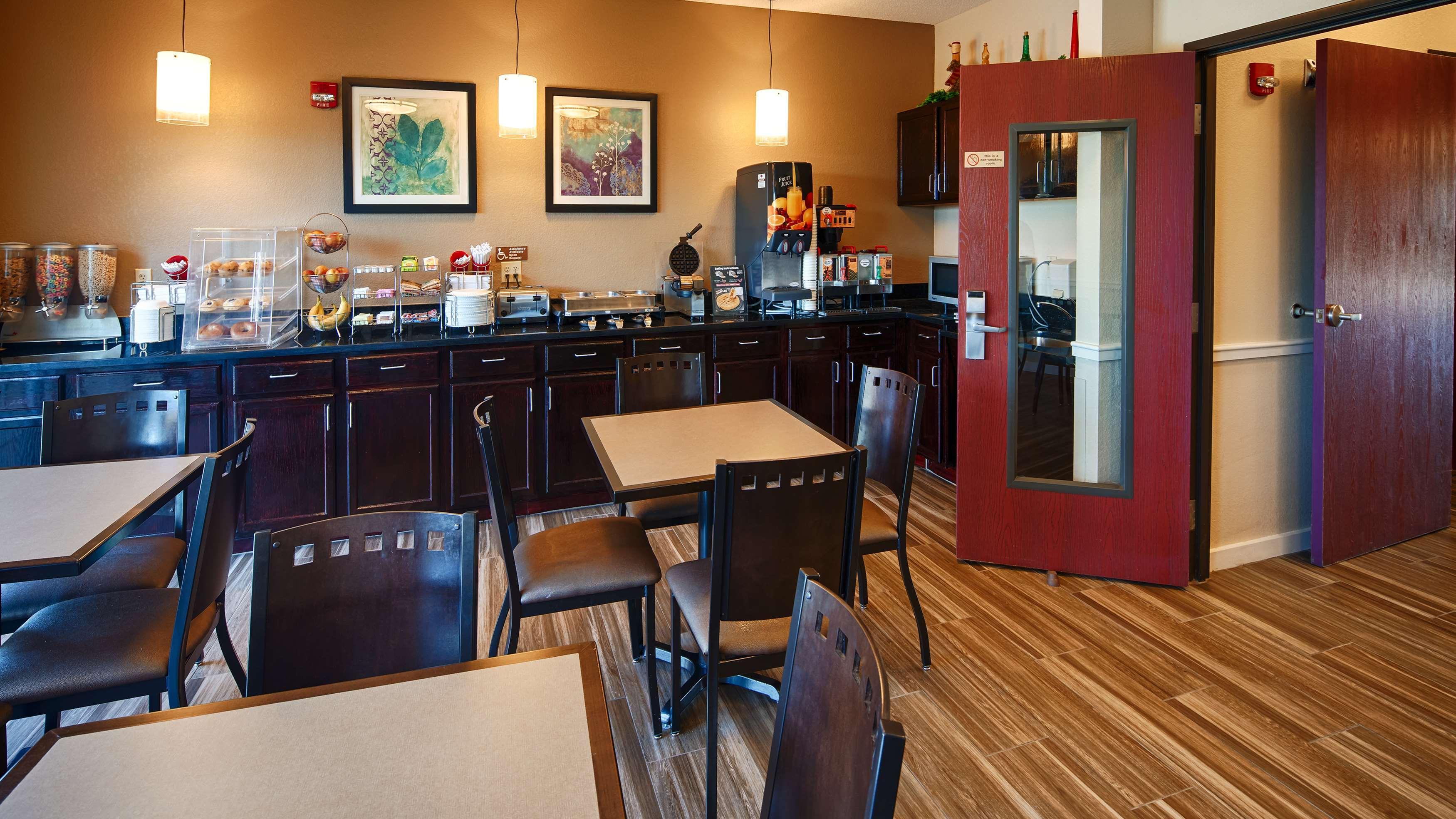 Western Governors Inn&suites Hotel Wichita