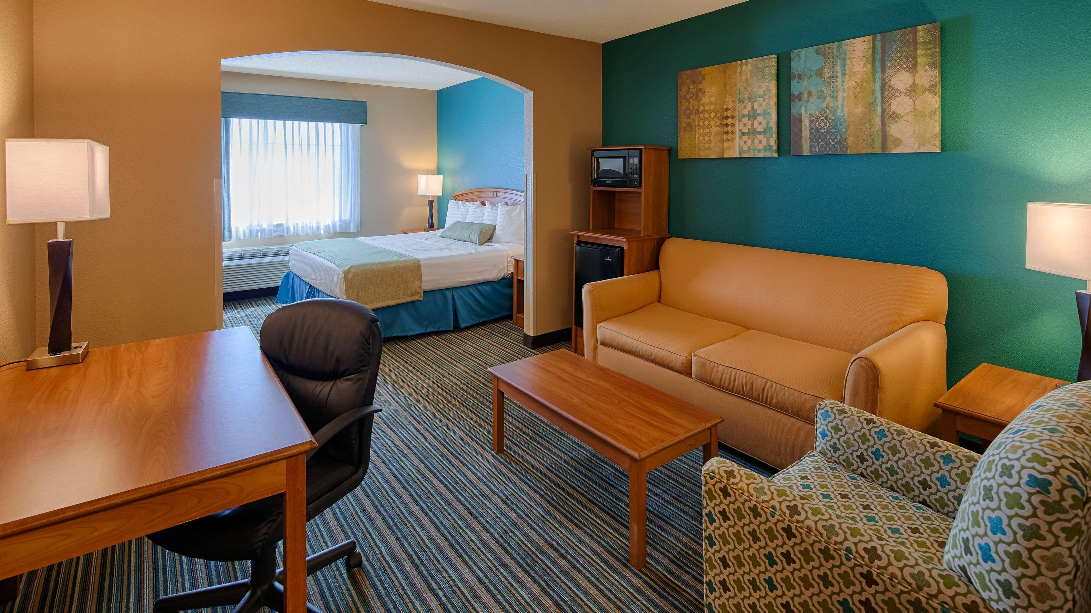Western Governors Inn&suites 3*
