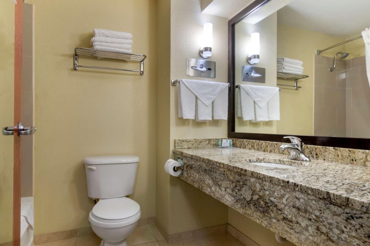 Western Governors Inn&suites 3*