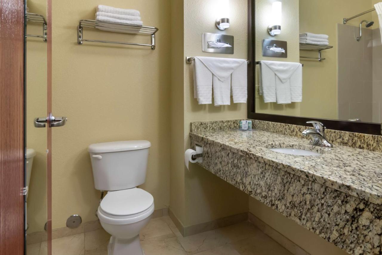 Western Governors Inn&suites 3*